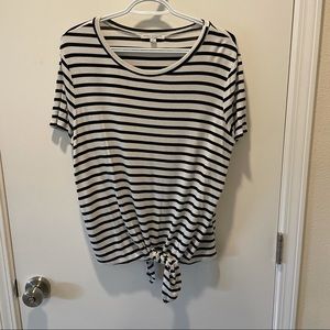 Green envelope tie front T-shirt